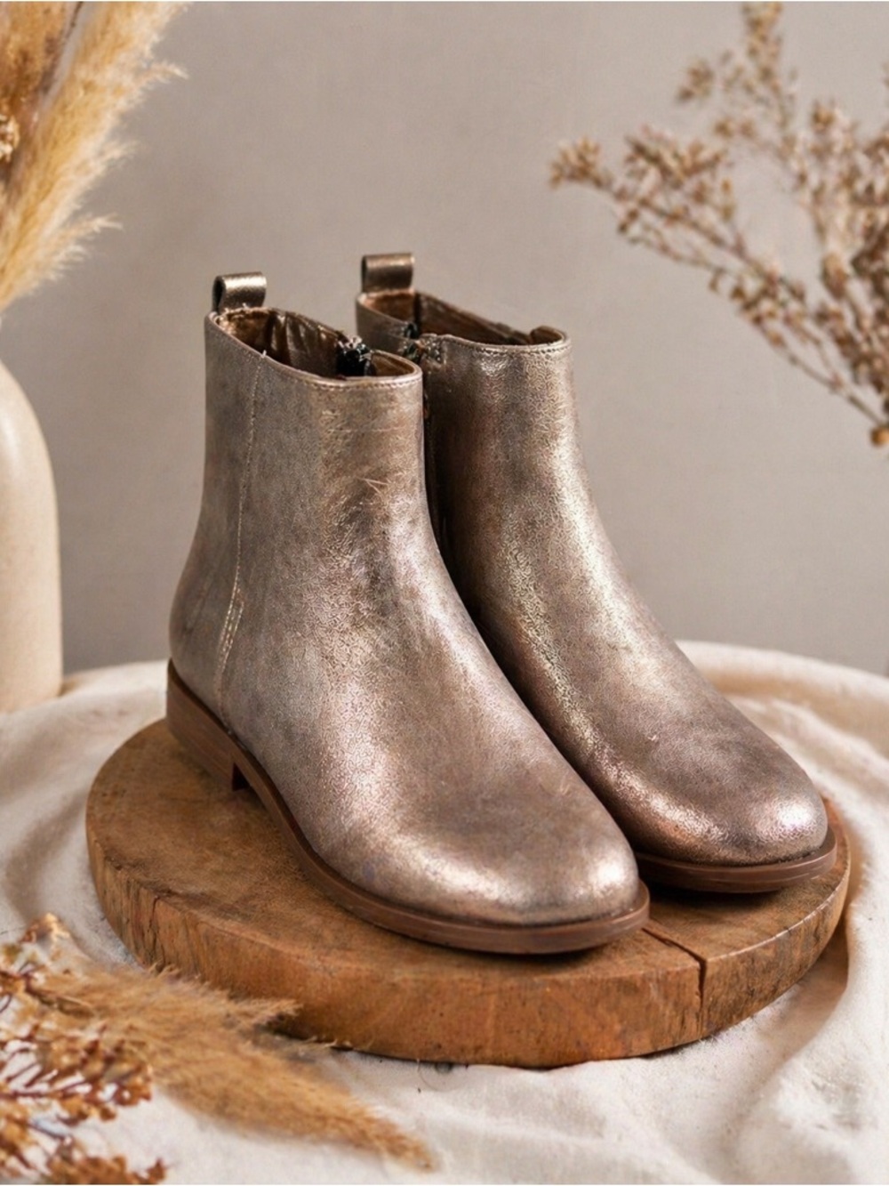 Girls Chelsea Boots Taupe Beige Metallic Size 4 NWT Trendy Fall